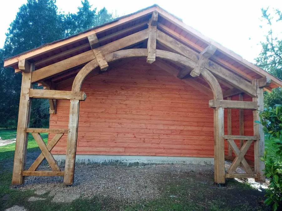 Débord de toit avec sa ferme d’apparat