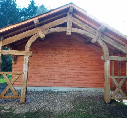 Débord de toit avec sa ferme d’apparat